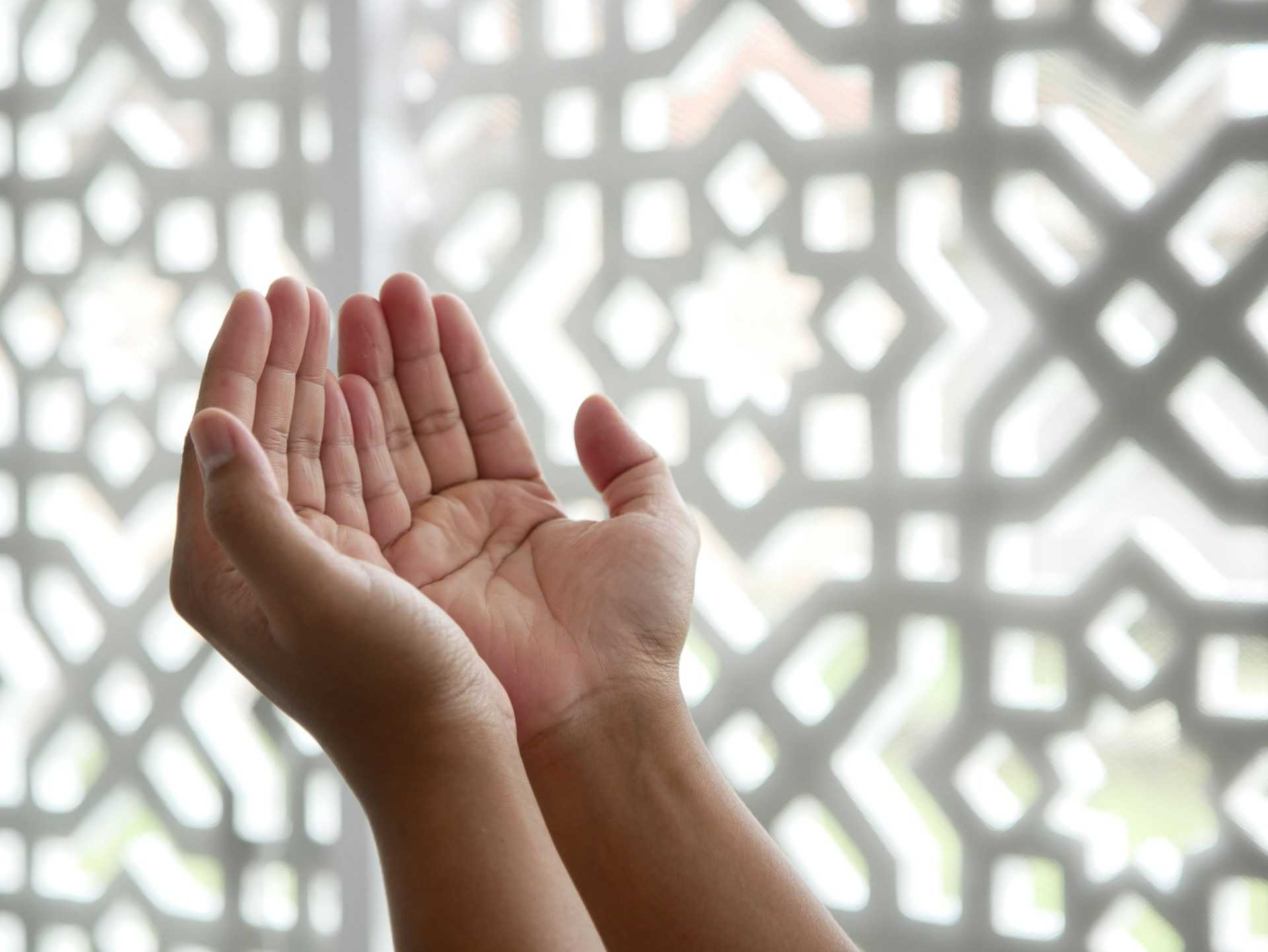 Hands praying